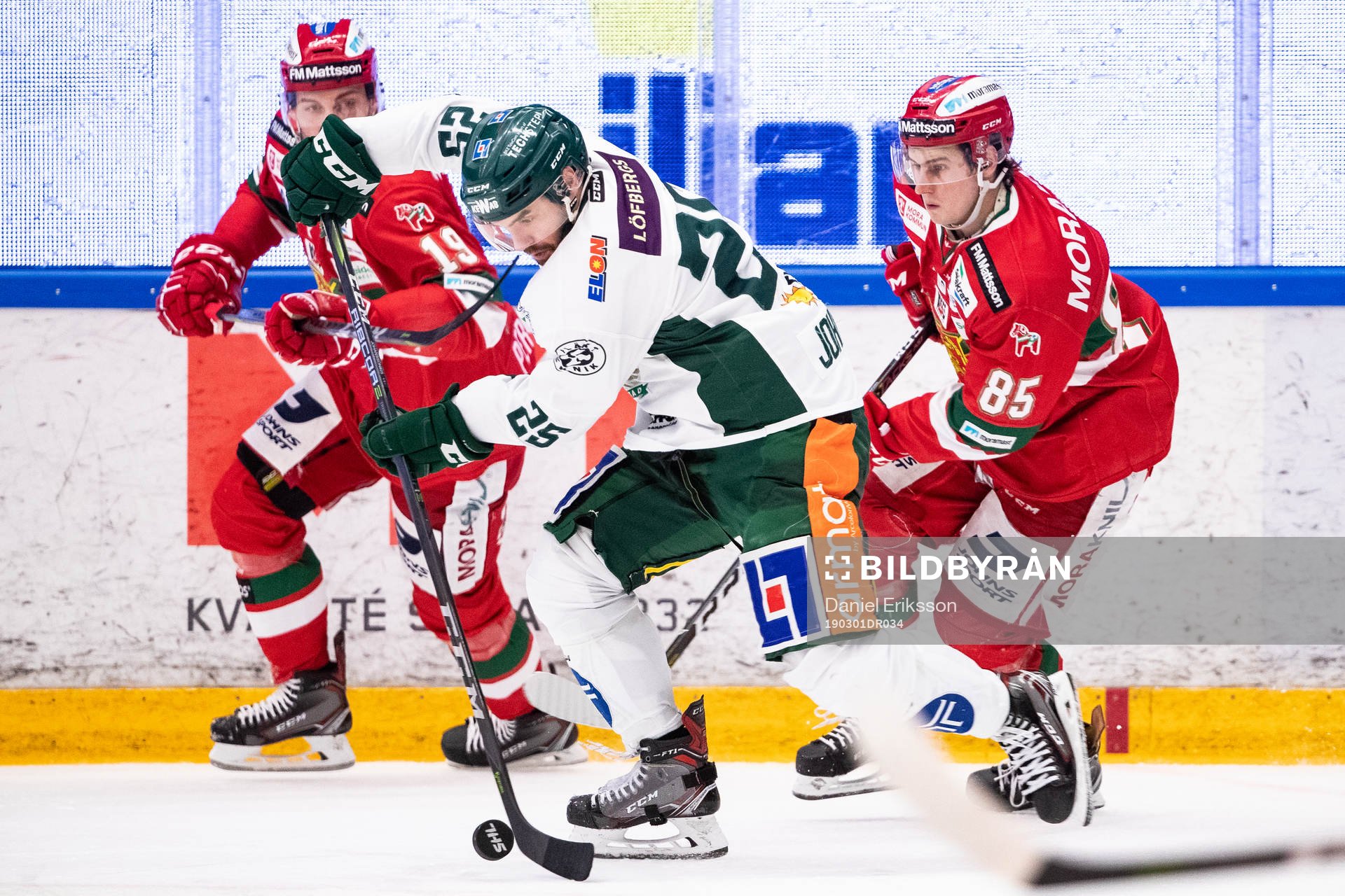 Moras Michael Haga och Färjestads Martin Johansson och