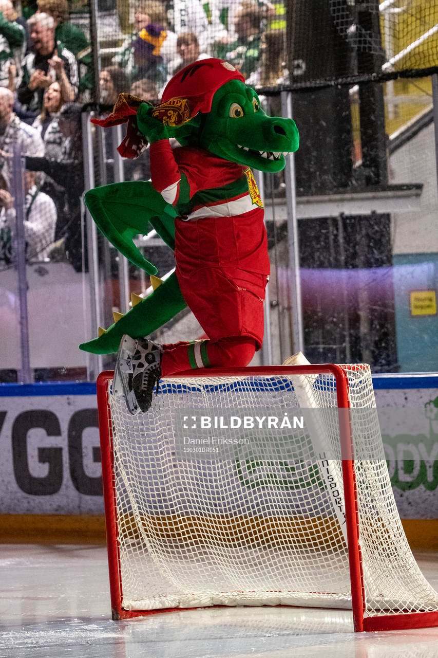 Draken i Mora innan ishockeymatchen i SHL mellan Mora och