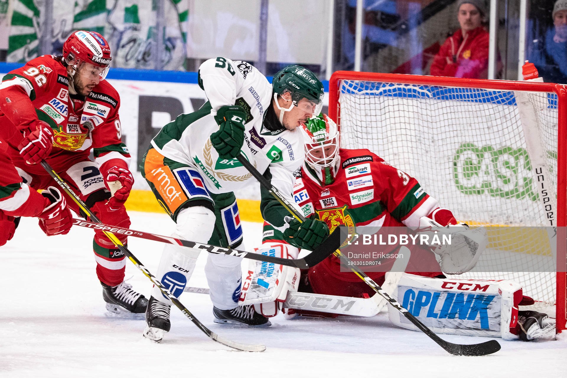Moras Niki Petti och målvakt Janne Juvonen och Färjestads