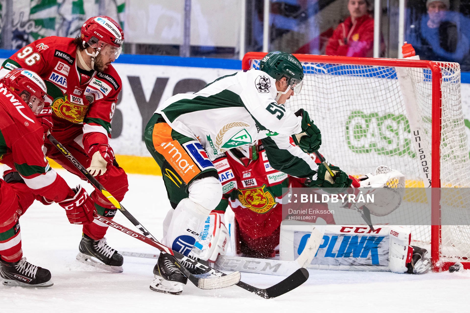 Moras Niki Petti och målvakt Janne Juvonen och Färjestads