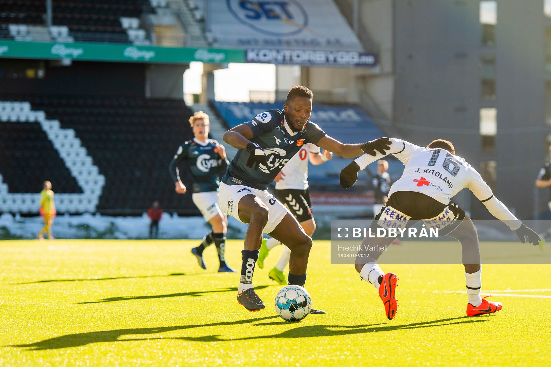 Usman Sale of Viking and Joshua Kitolano of Odd