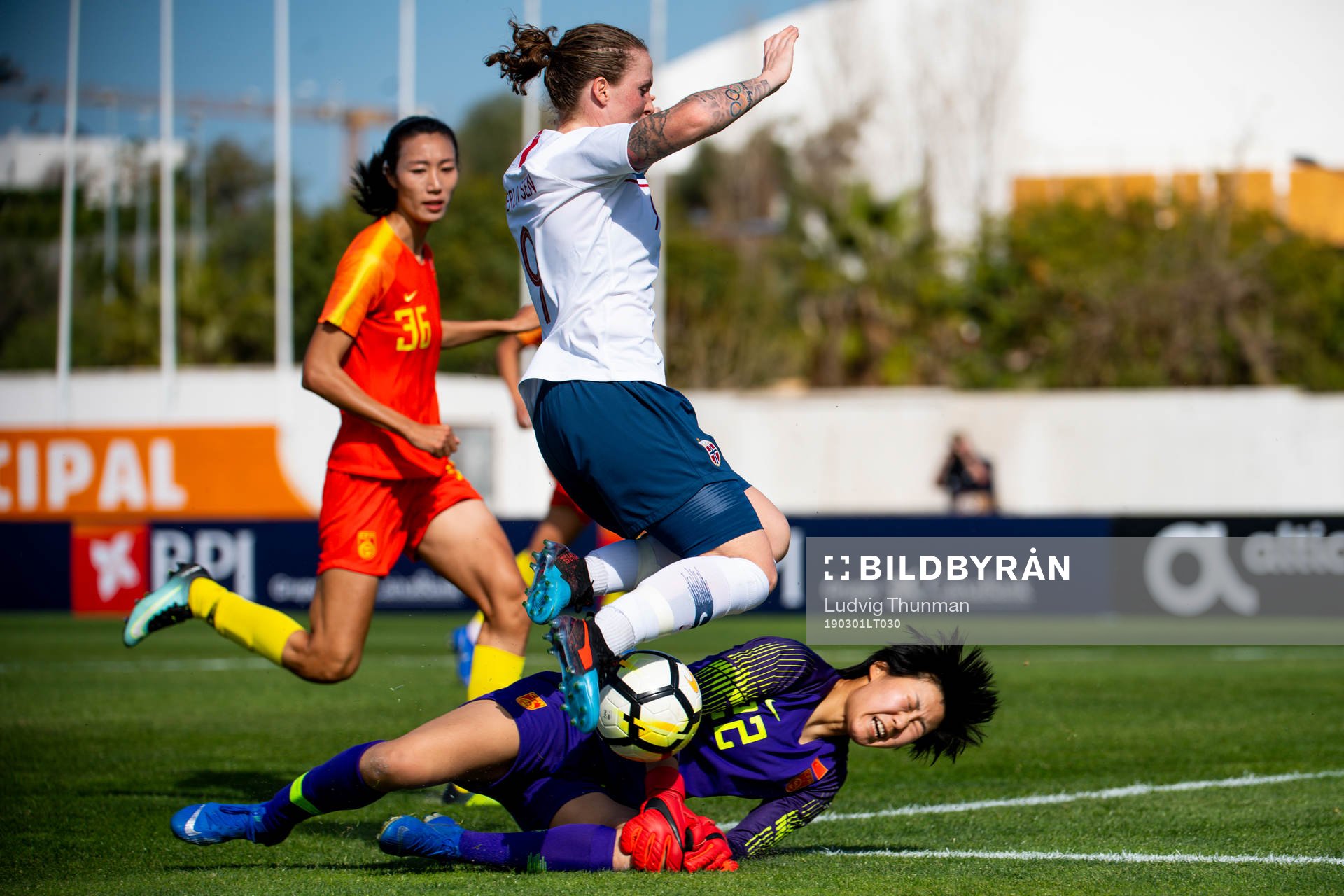 Isabell Herlovsen of Norway and goalkeeper Wang Shimeng of