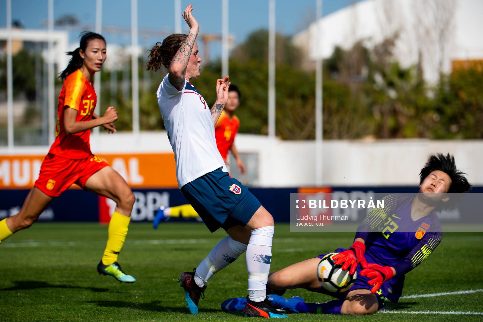 Isabell Herlovsen of Norway and goalkeeper Wang Shimeng of