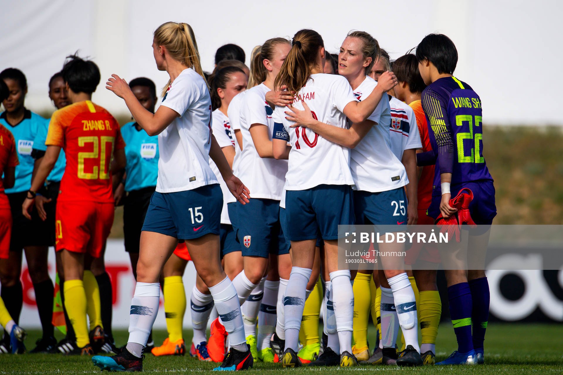 Caroline Graham Hansen hugs Stine Hovland of Norway