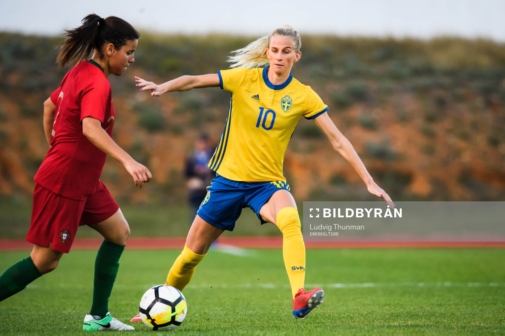 Sofia Jakobsson of Sweden and Monica Mendes of Portugal