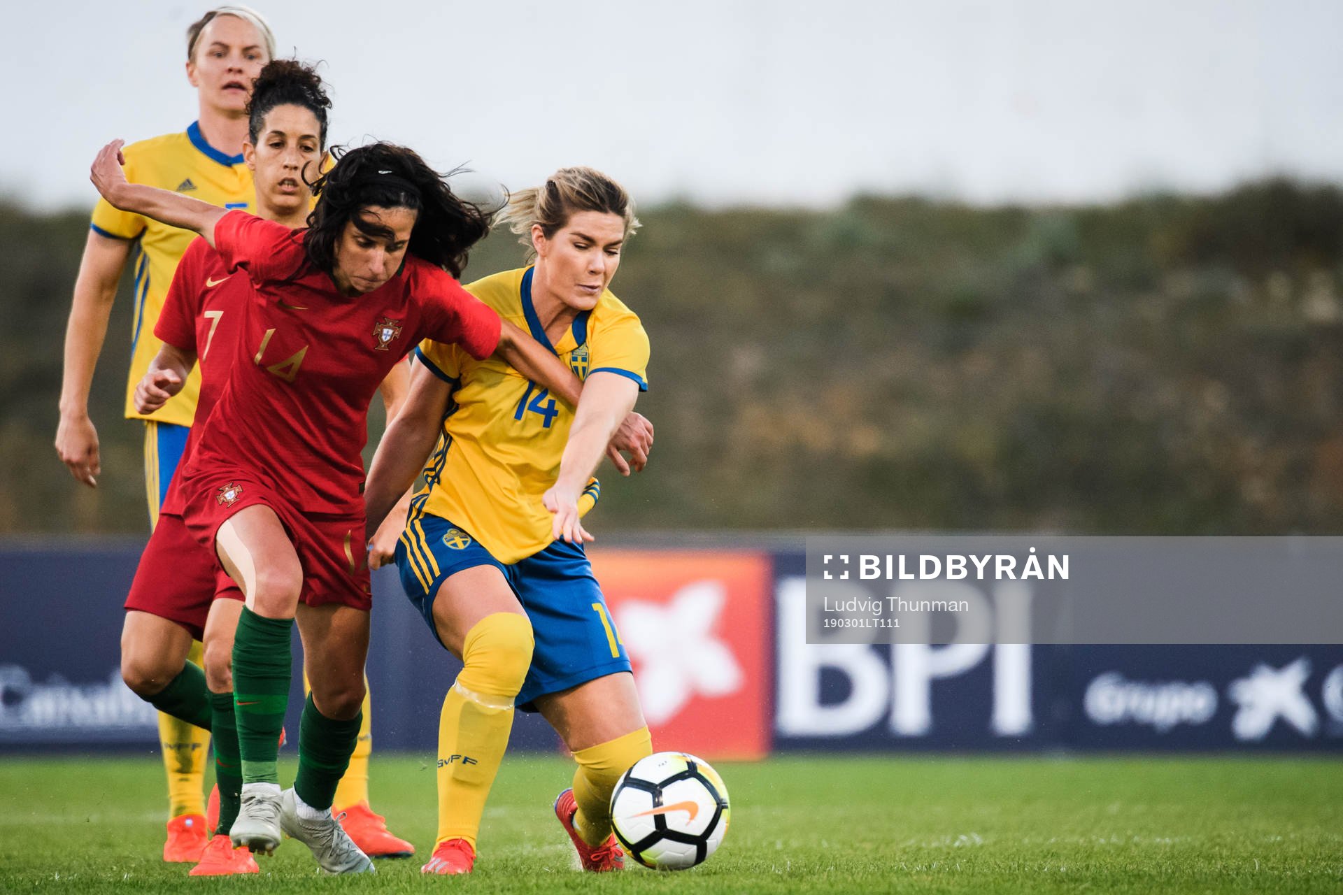 Hanna Folkesson of Sweden and Dolores Silva of Portugal