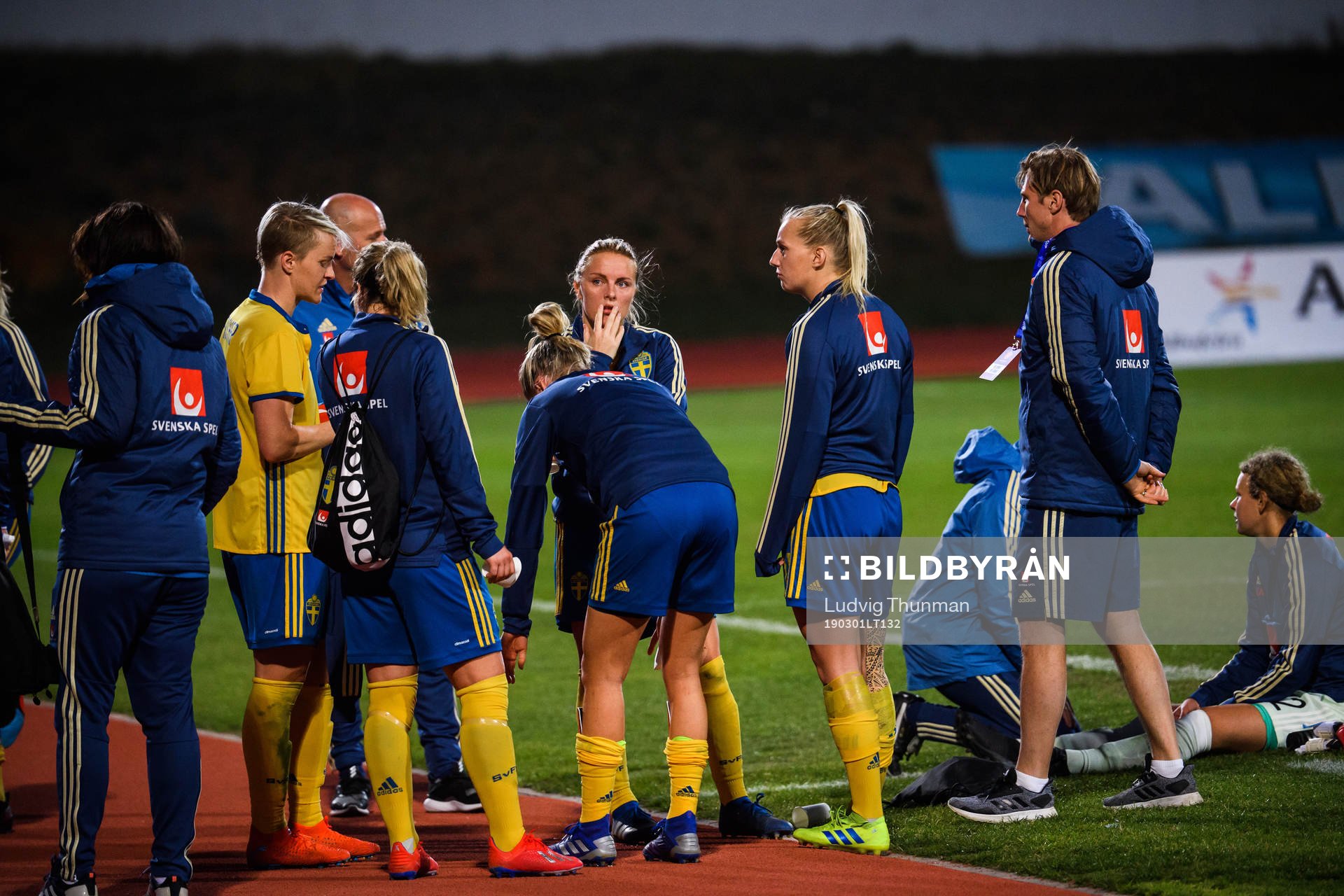 Players of Sweden looks dejected