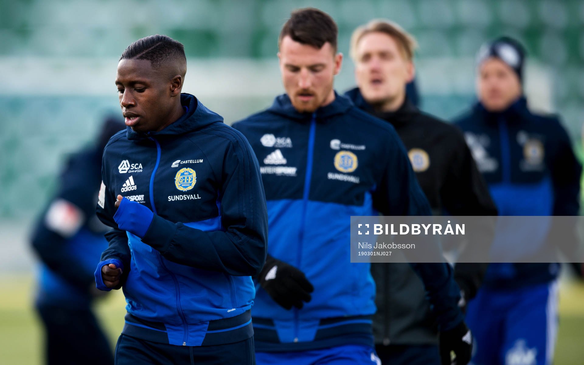 Sundsvalls Pa Konate värmer upp innan vänskapsmatchen