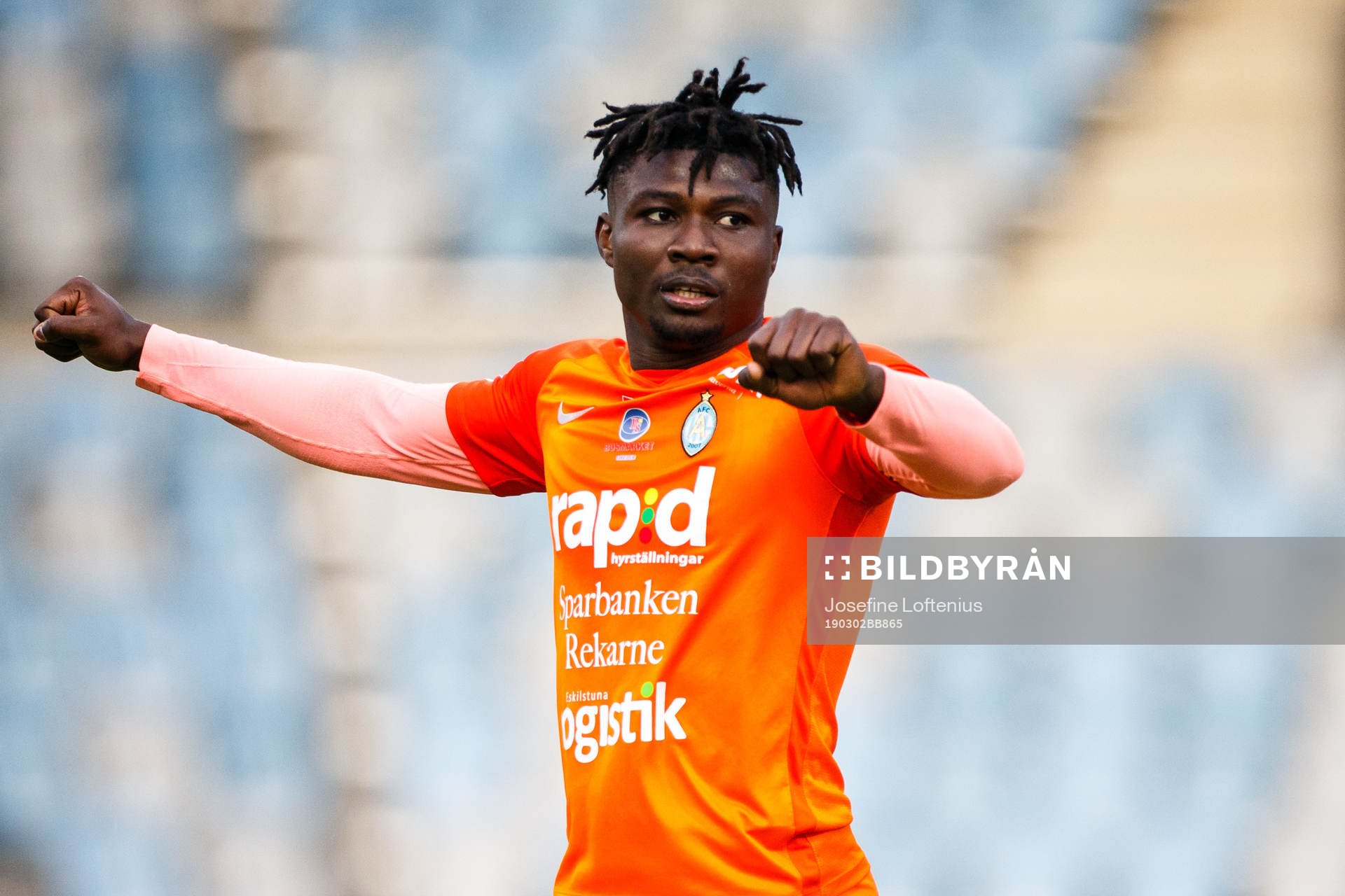 AFC Eskilstunas Samuel Nnamani jublar
