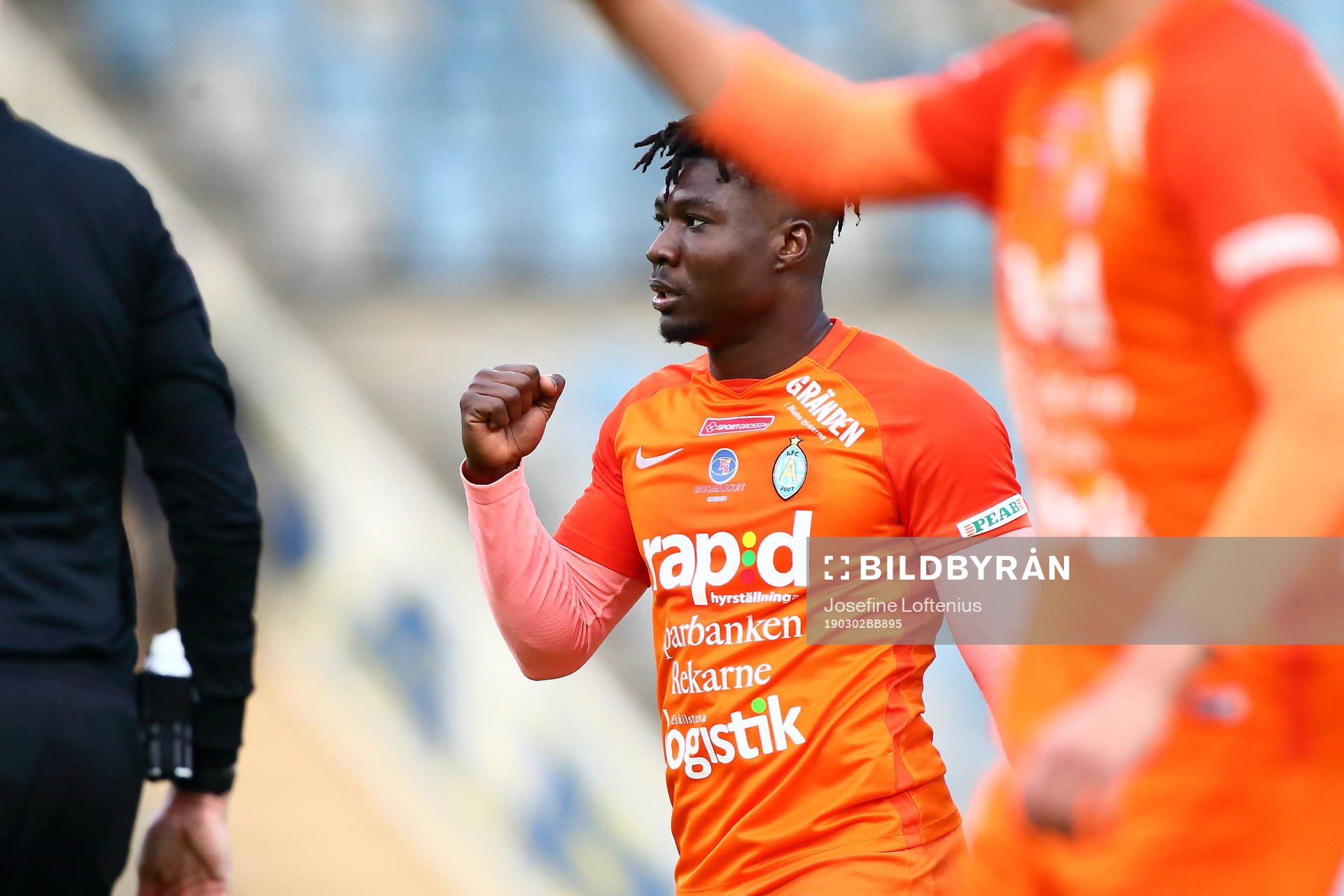 AFC Eskilstunas Samuel Nnamani jublar