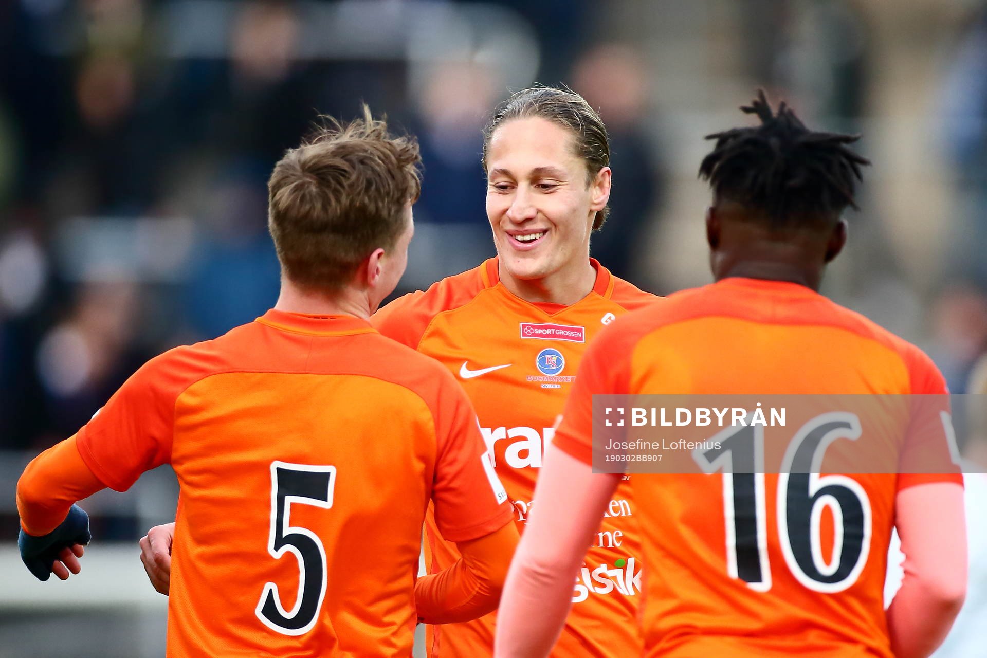 AFC Eskilstunas Felix Michel Melki jublar med Gustav Jarl