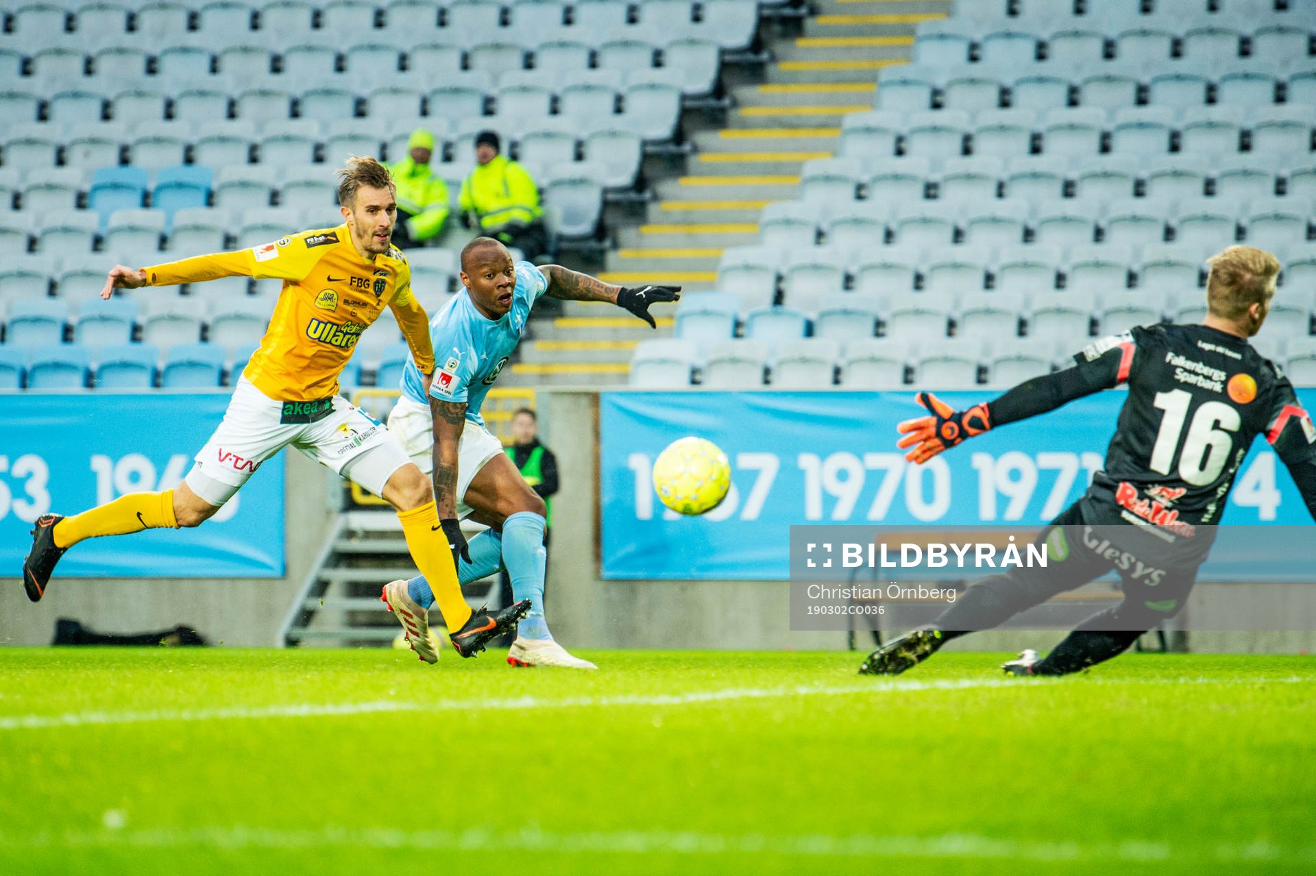 Malmö FFs Carlos Strandberg mot Falkenbergs Tobias