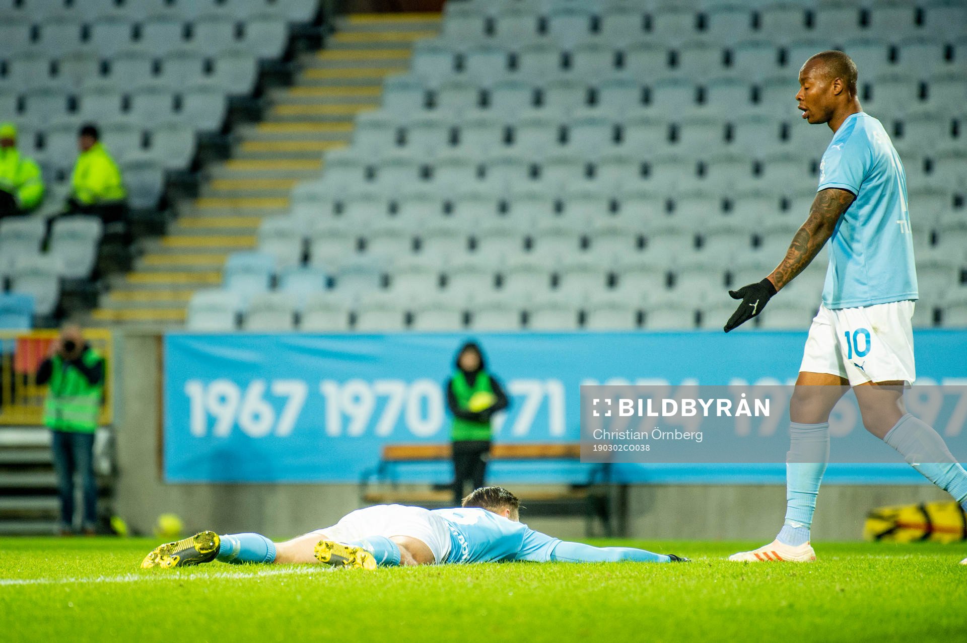 Malmö FFs Marcus Antonsson och Carlos Strandberg deppar