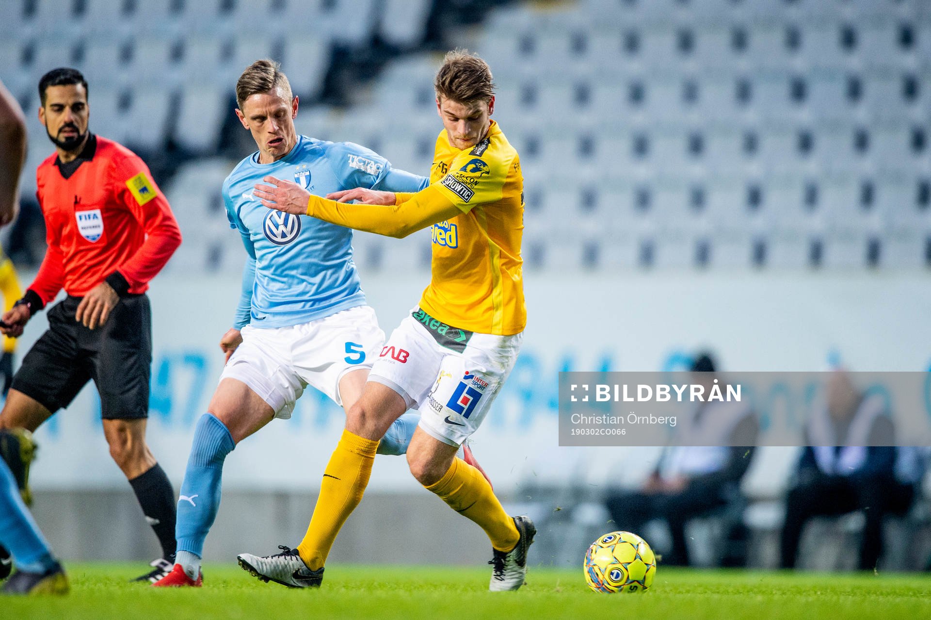 Malmö FFs Sören Rieks mot Falkenbergs Marcus Klingenberg
