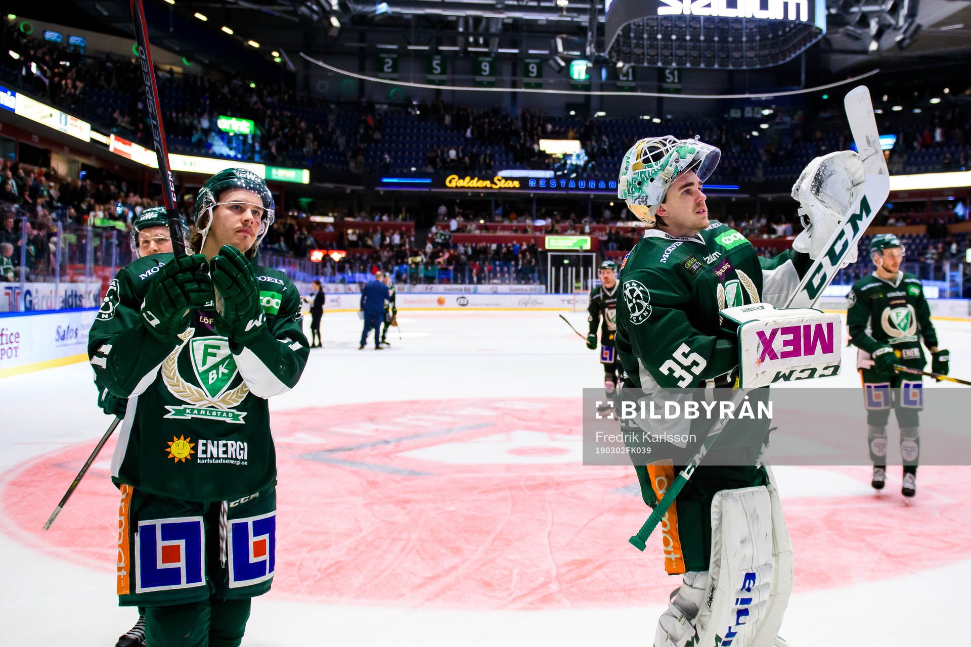 Färjestads Joakim Nygård och målvakt Adam Werner  jublar