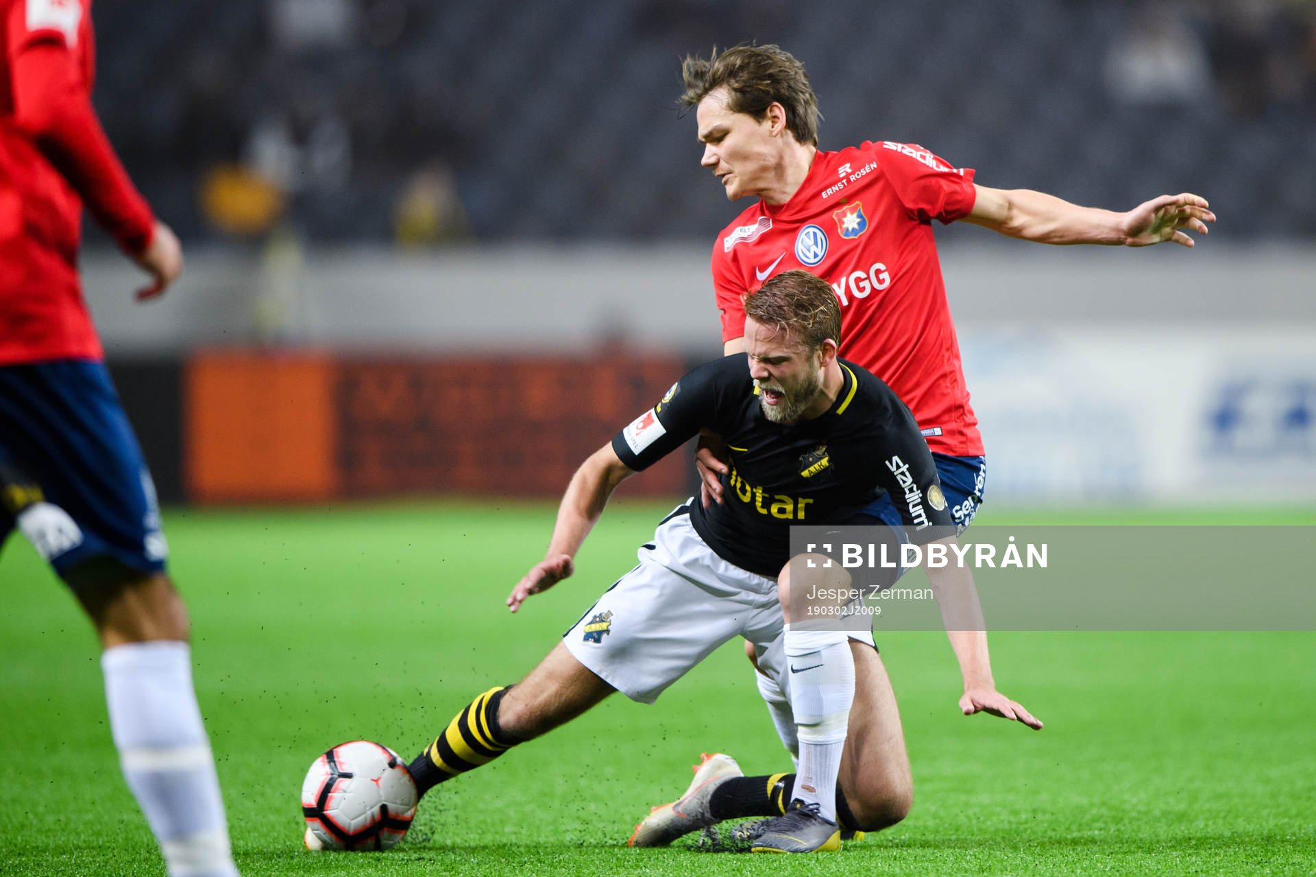 AIK:s Daniel Sundgren och Örgrytes Filip Almström Tähti under fotbollsmatchen i Svenska cupen mellan AIK och Örgryte den 2 mars 2019 i Stockholm.