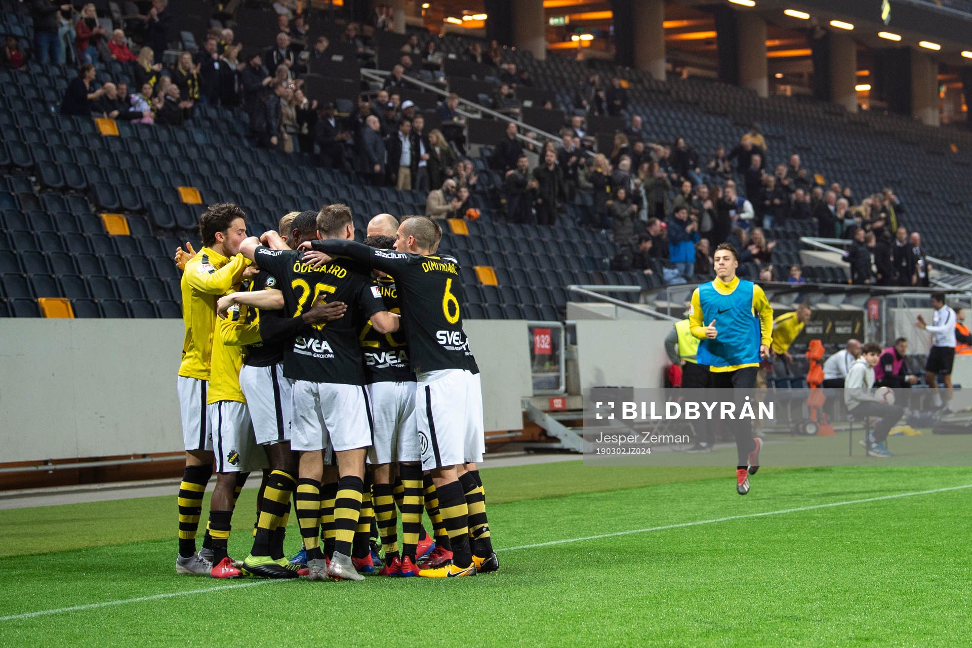 AIK:s spelare jublar efter Henok Goitoms 1-0 mål under fotbollsmatchen i Svenska cupen mellan AIK och Örgryte den 2 mars 2019 i Stockholm.