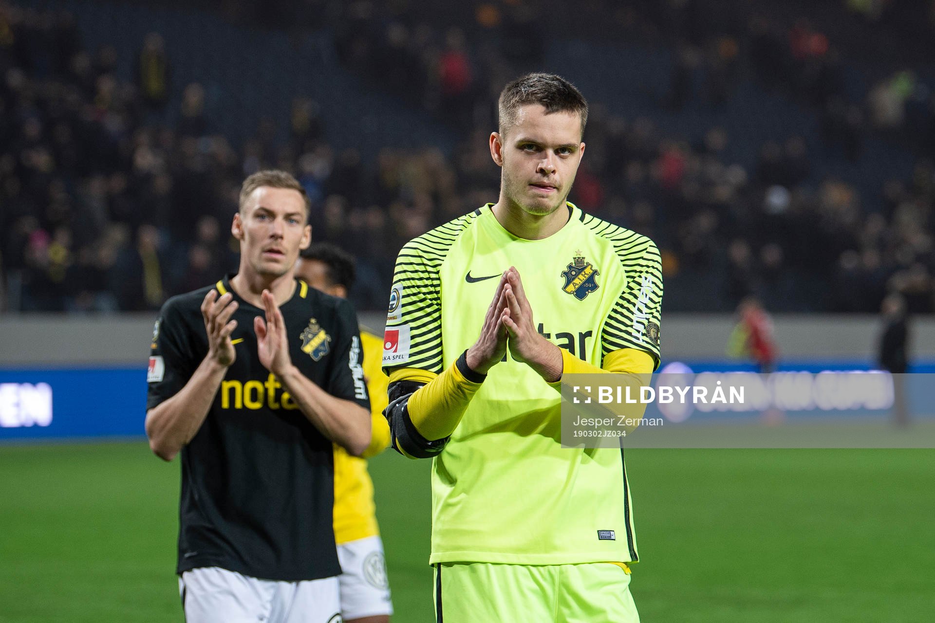 AIK:s Magnar Ödegaard (v) och målvakt Oscar Linnér (h) jublar efter fotbollsmatchen i Svenska cupen mellan AIK och Örgryte den 2 mars 2019 i Stockholm.