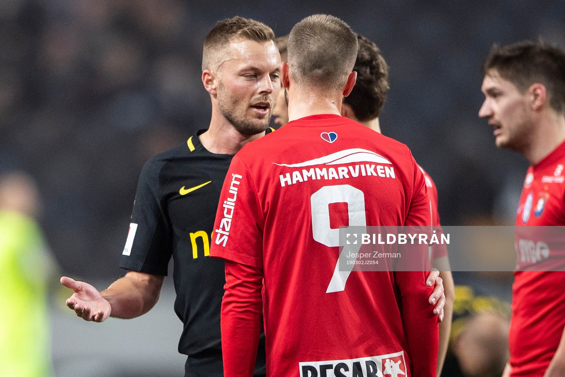 s Sebastian Larsson och Örgrytes Simon Nilsson i en