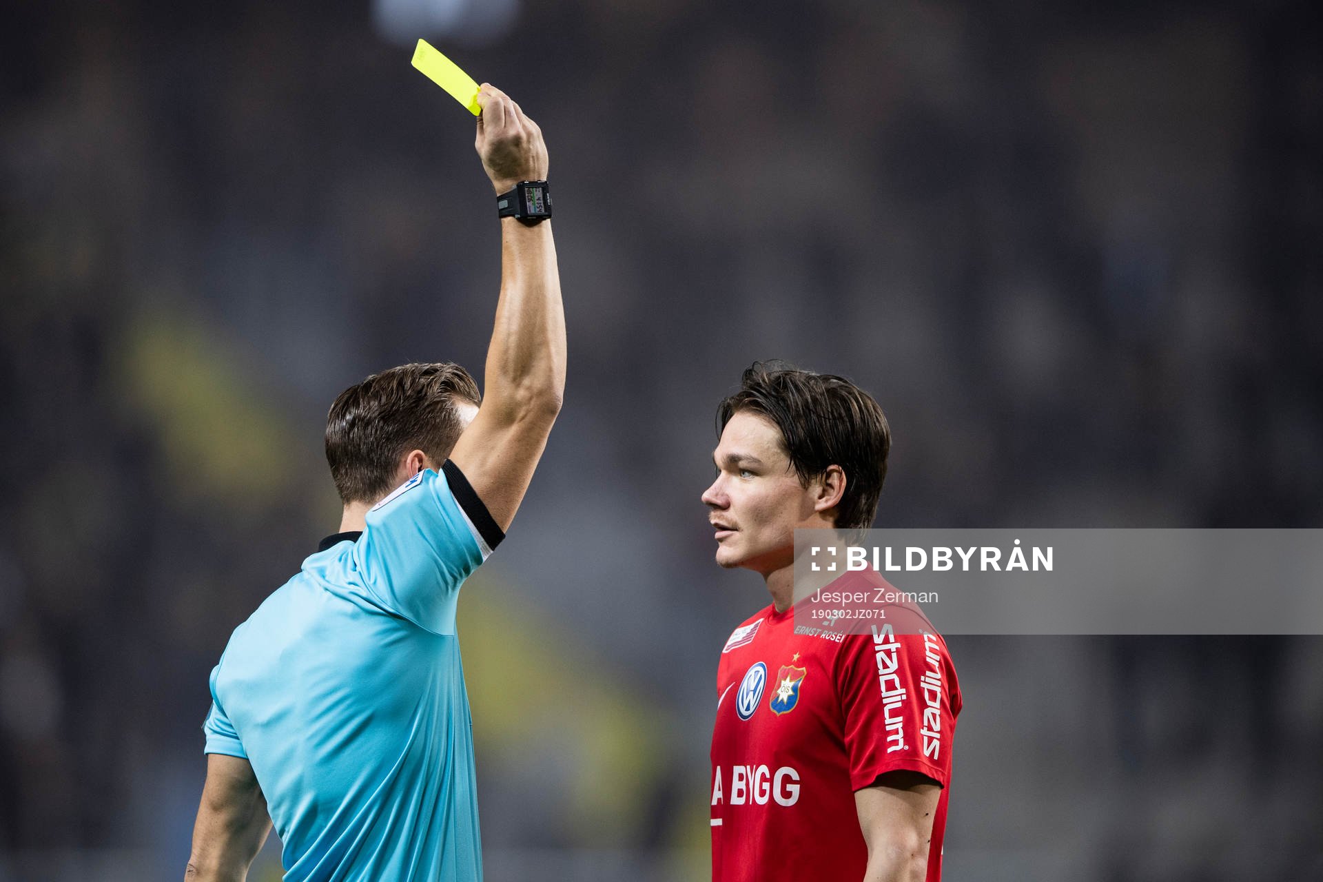 Örgrytes Filip Almström Tähti får ett gult kort