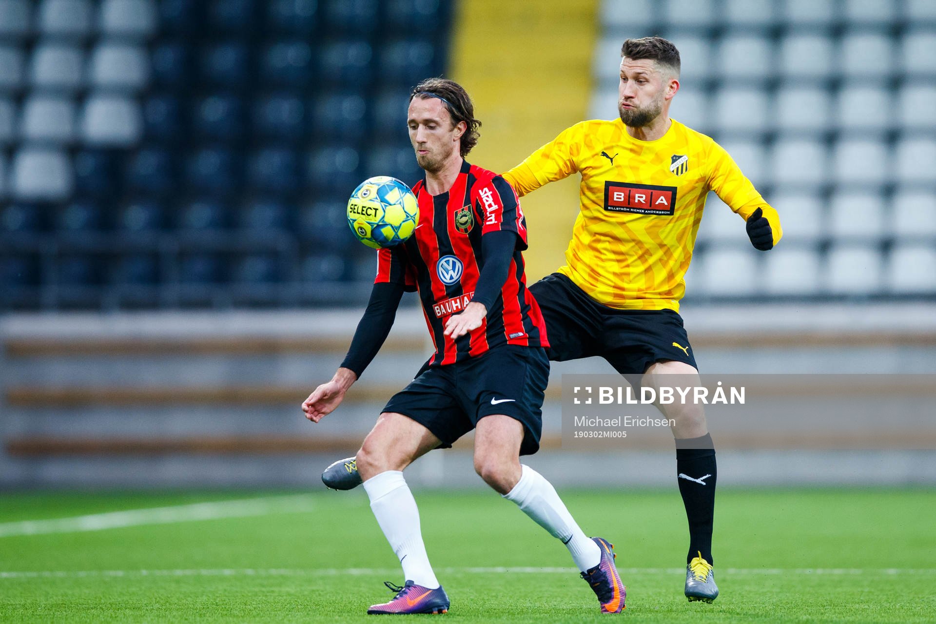 Brommapojkarnas Philip Hellqvist och Häckens Joona Toivo