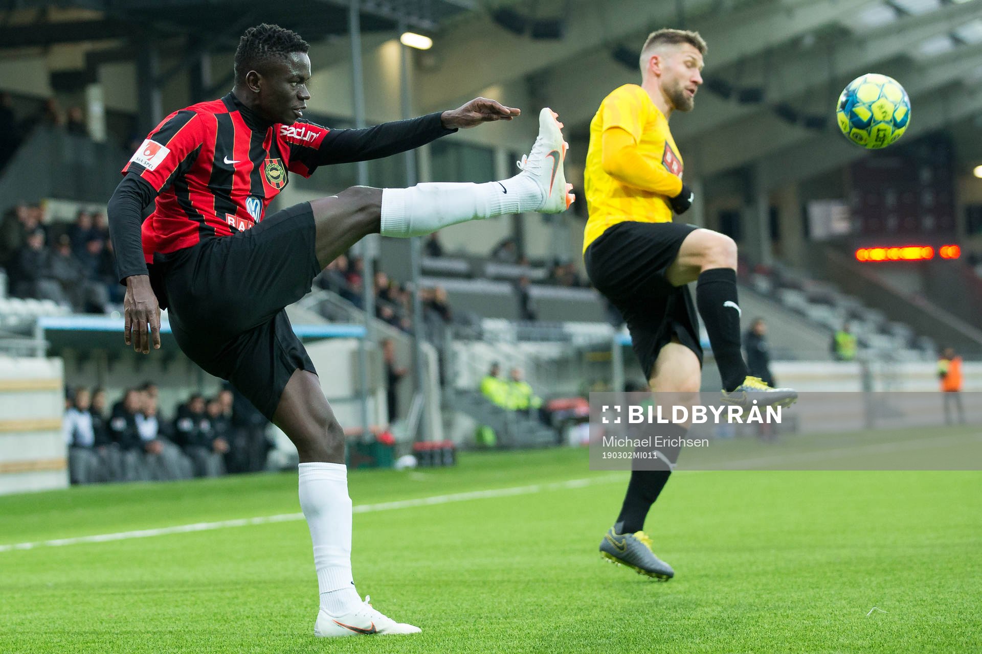 Brommapojkarnas Eric Johan Omondi  och Häckens Joona Toivo