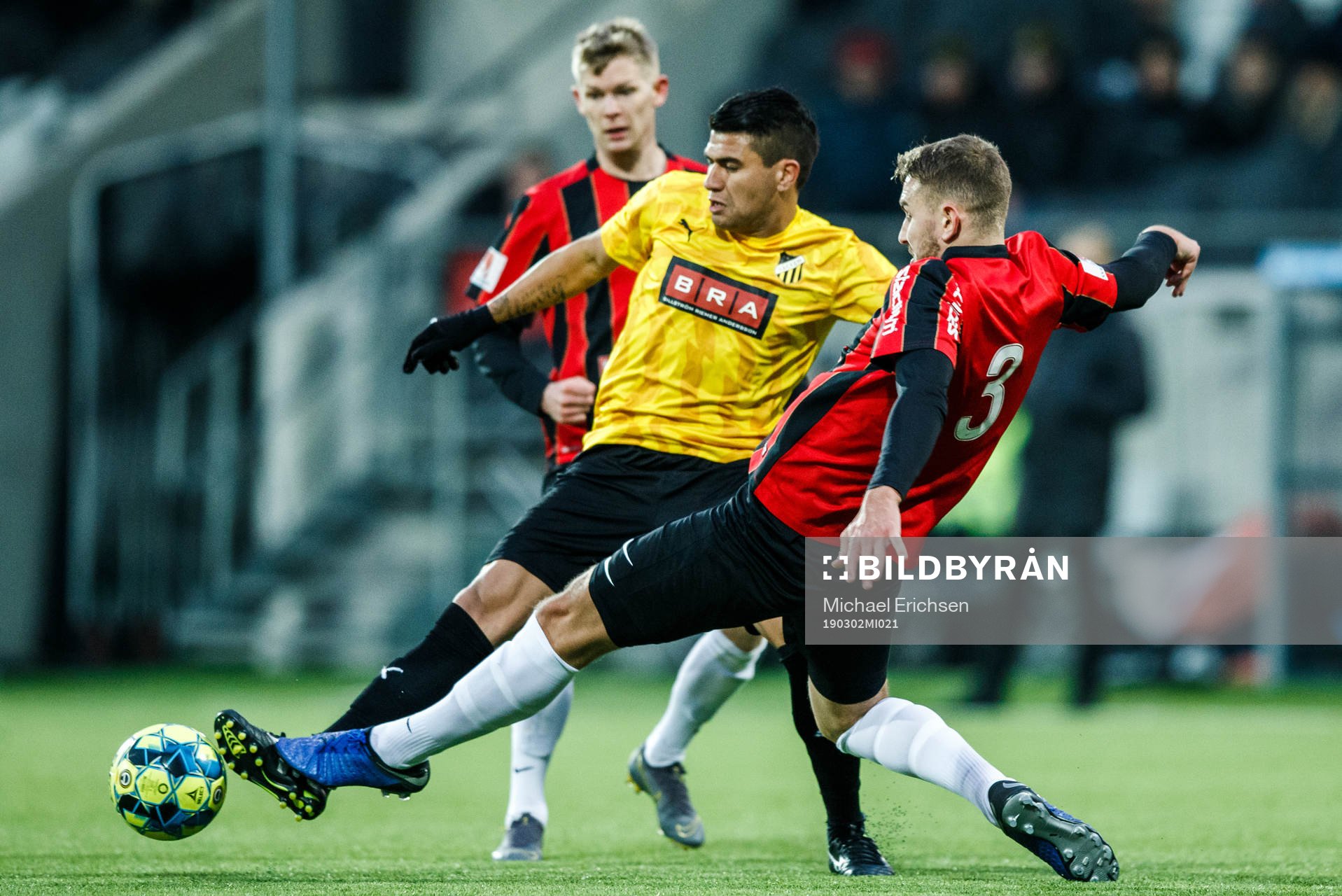 Häckens Paulinho och Brommapojkarnas Ali Suljic