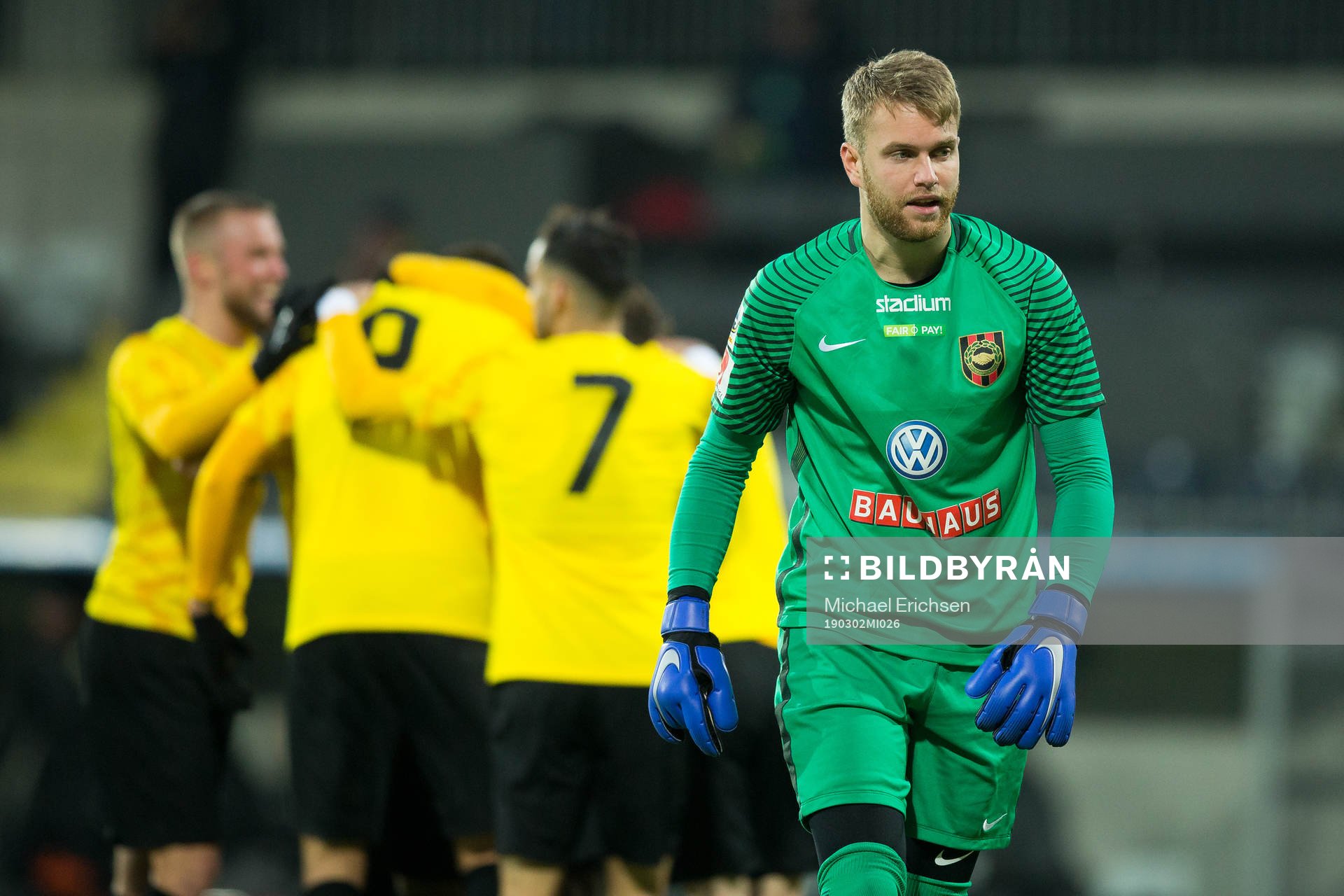 Brommapojkarnas målvakt Rasmus Emanuelsson deppar