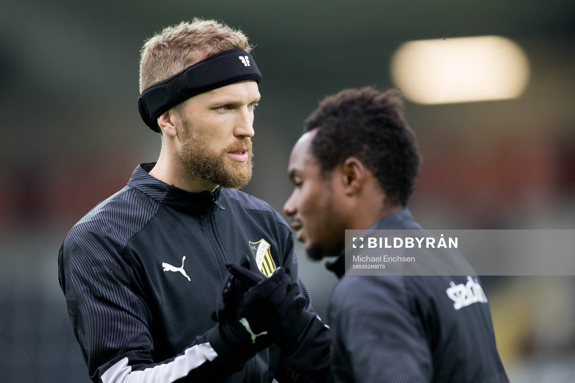 Häckens Rasmus Lindgren och Nasiru Mohammed  innan
