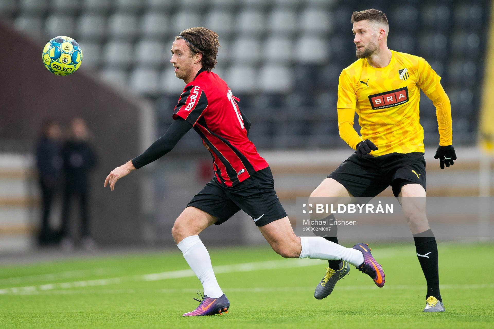 Brommapojkarnas Philip Hellqvist och Häckens Joona Toivo