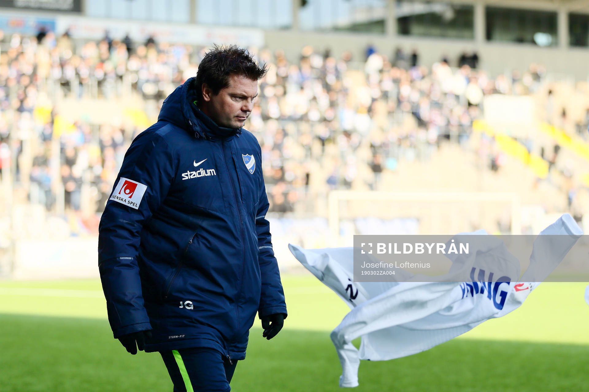 IFK Norrköpings tränare Jens Gustafsson med en av
