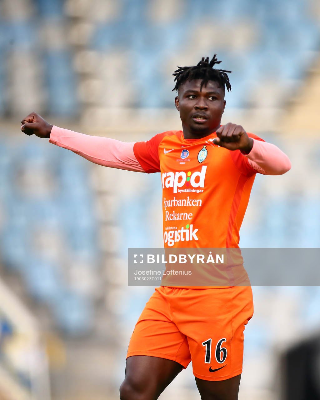 AFC Eskilstunas Samuel Nnamani jublar