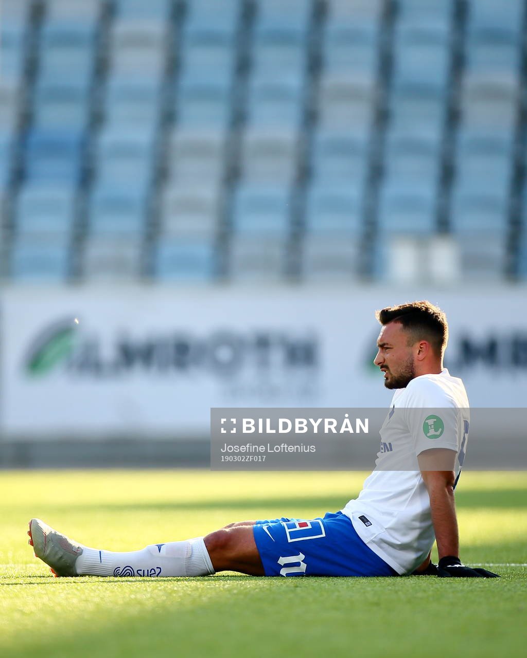 IFK Norrköpings Sead Haksabanovic sitter ner skadad
