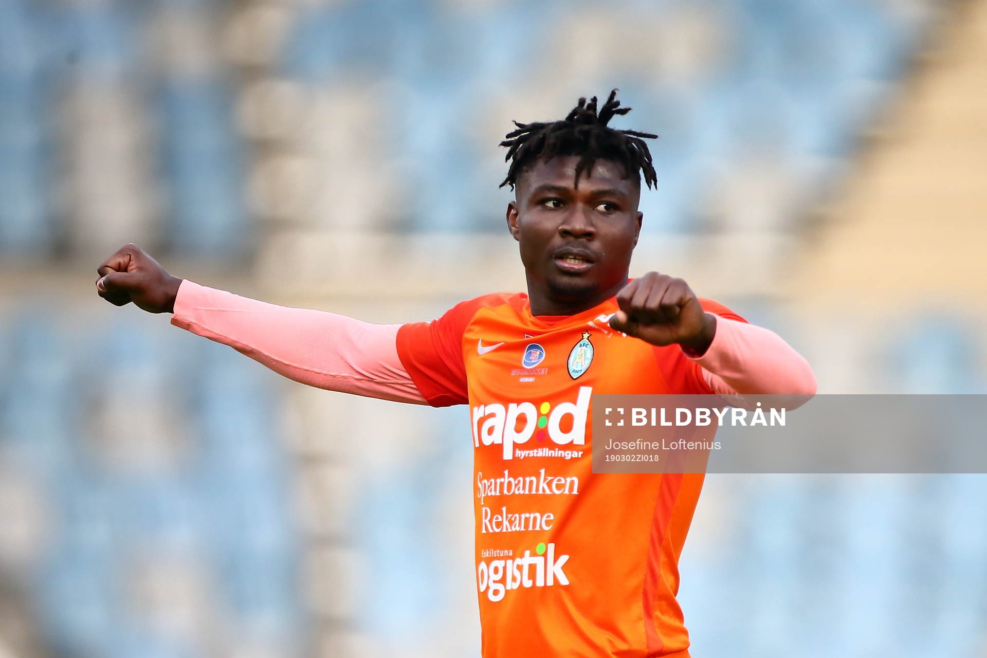 AFC Eskilstunas Samuel Nnamani jublar efter slutsignalen under fotbollsmatchen i Svenska Cupen mellan IFK Norrköping och AFC Eskilstuna den 2 mars 2019 i Norrköping.