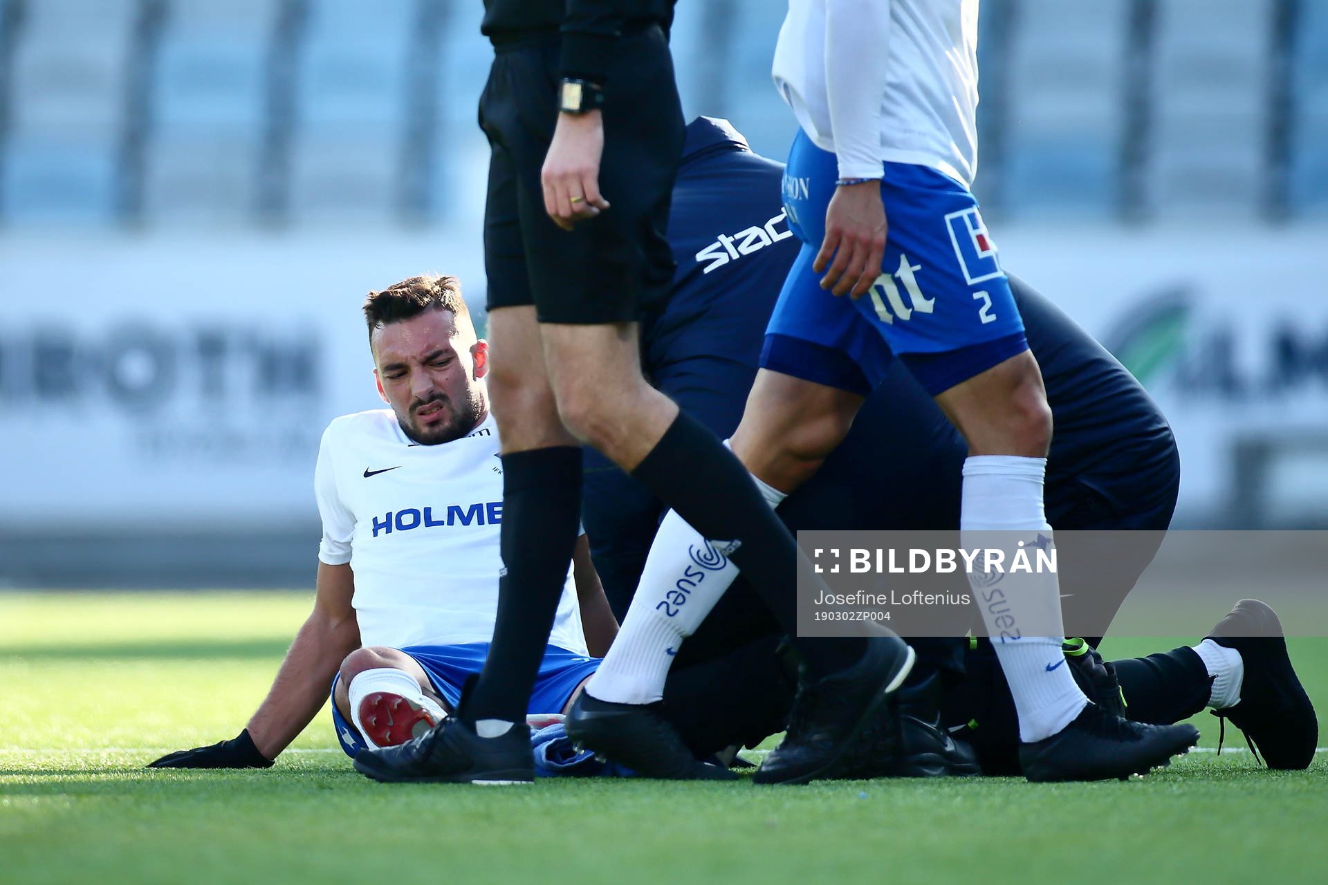 IFK Norrköpings Sead Haksabanovic sitter ner skadad