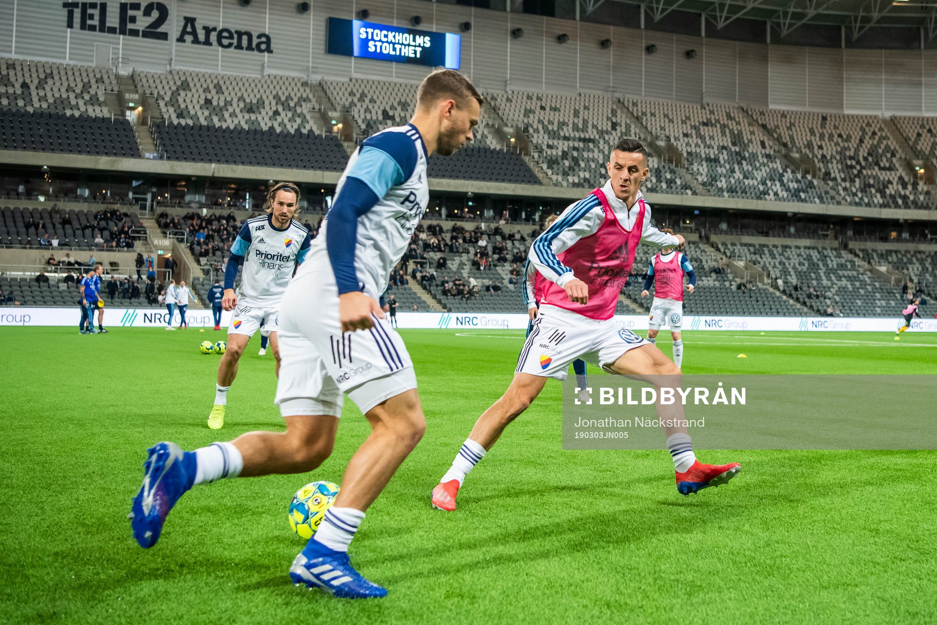 Djurgårdens spelare värmer upp