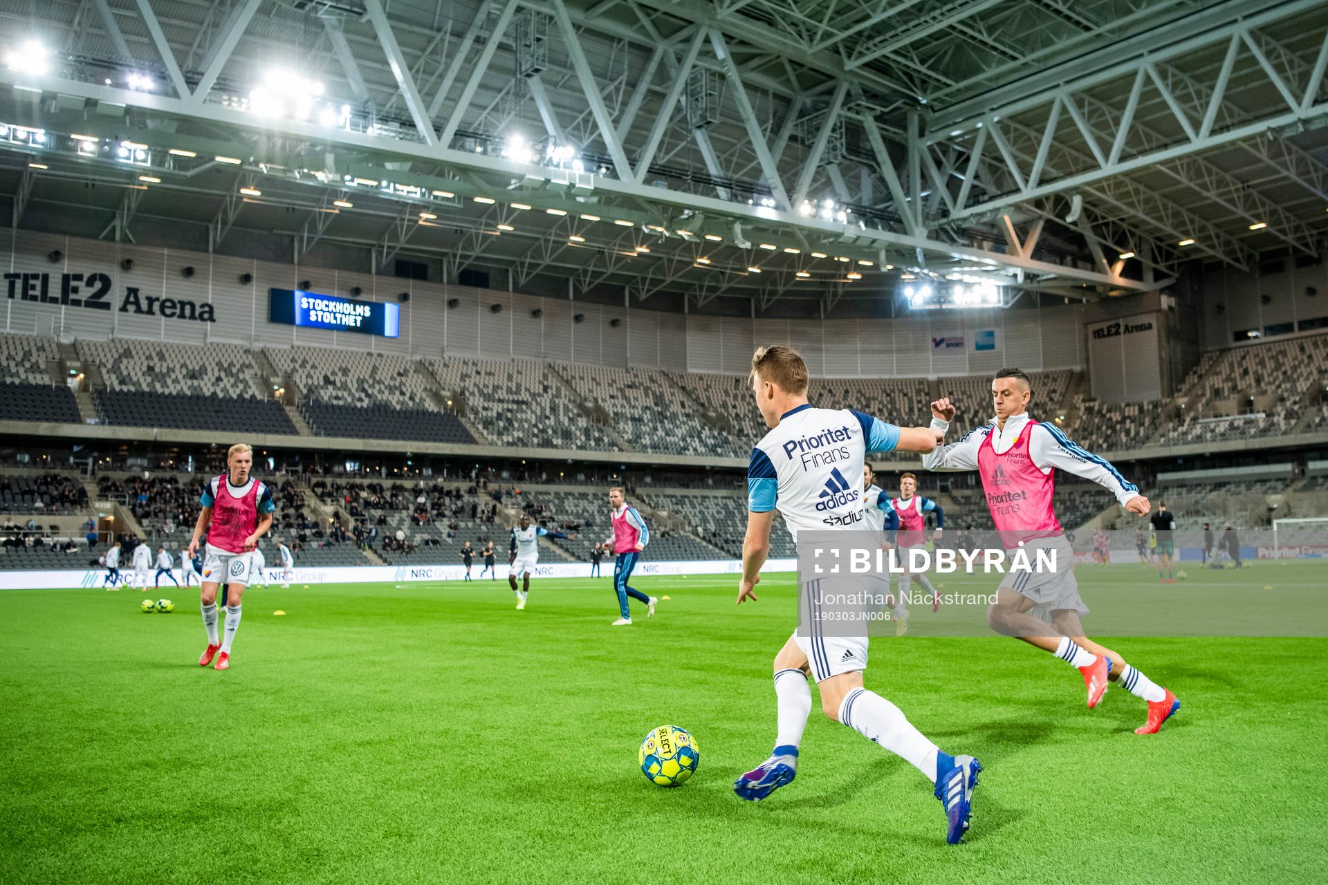 Djurgårdens spelare värmer upp