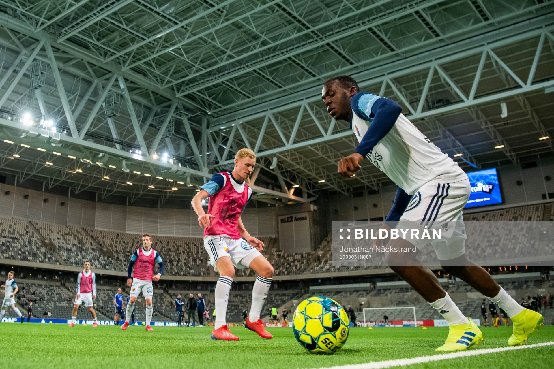 Djurgårdens spelare värmer upp