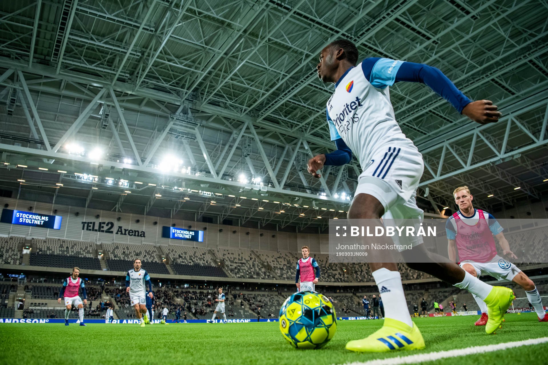 Djurgårdens spelare värmer upp