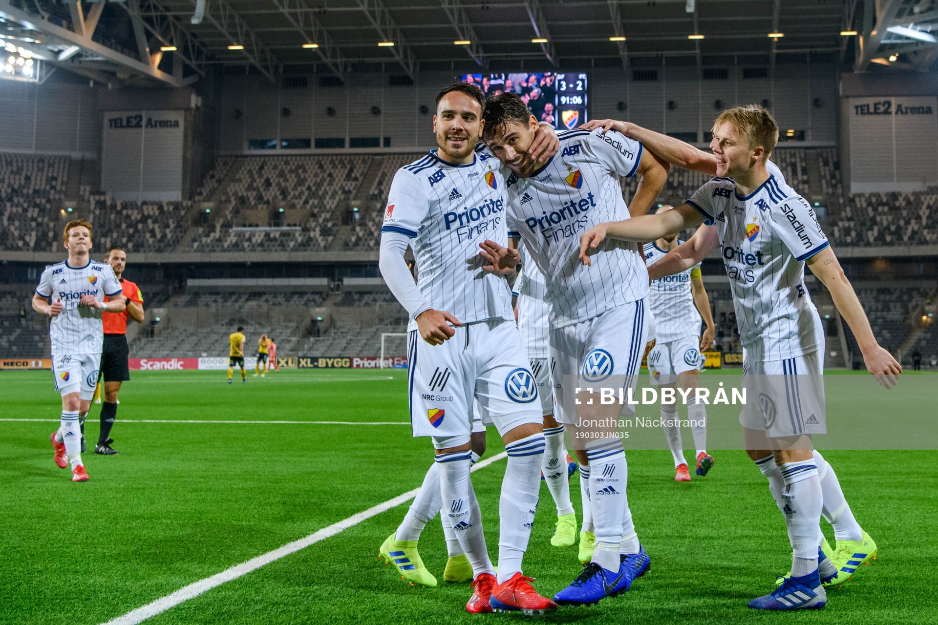 Djurgårdens Dzenis Kozica och Astrit Ajdarevic jublar
