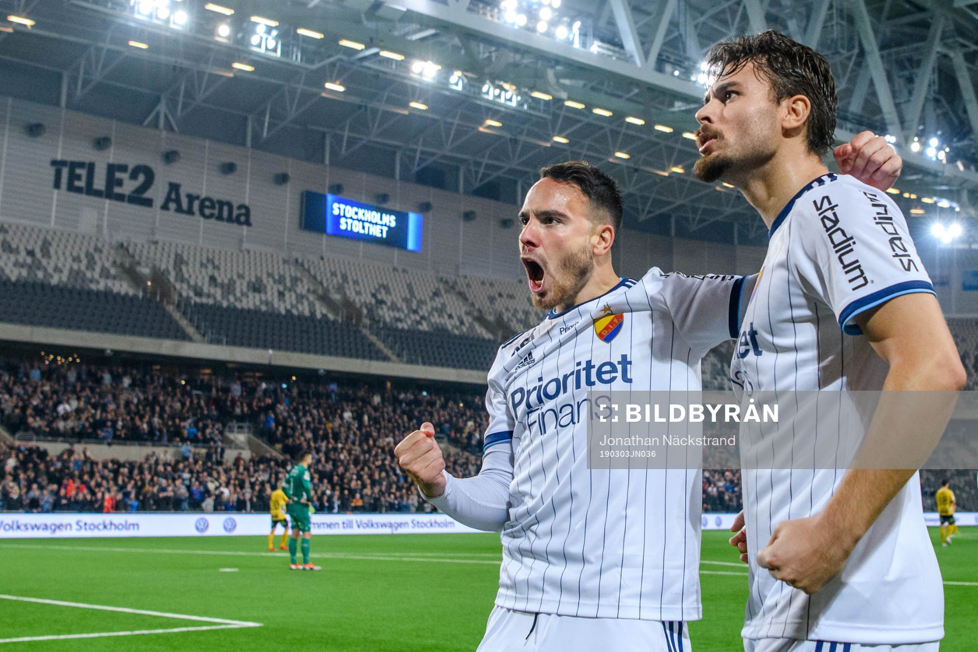 Djurgårdens Dzenis Kozica och Astrit Ajdarevic jublar