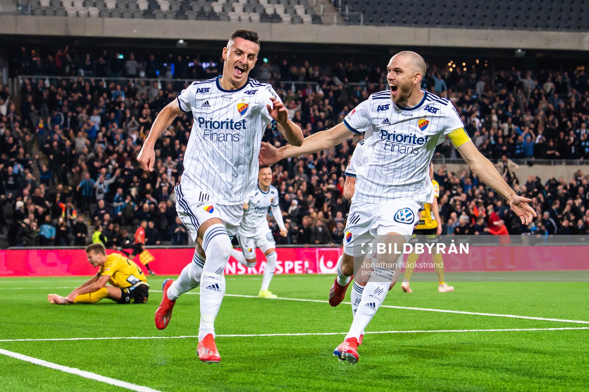 Djurgårdens Haris Radetinac och Marcus Danielson jublar