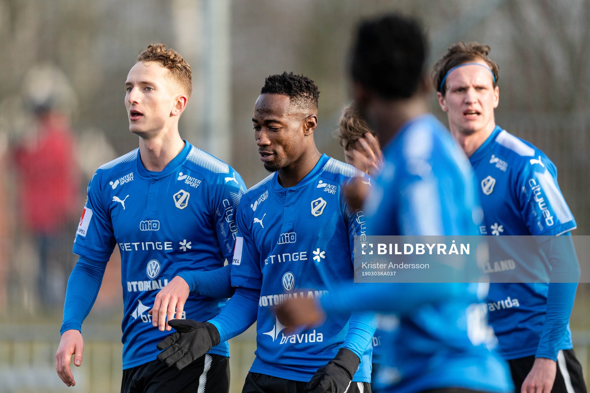 Halmstads spelare jublar efter att Sadat Karim (mitten) gjort 1-0 under fotbollsmatchen i Svenska Cupen mellan Halmstad och Karlstad den 3 mars 2019 i Halmstad.