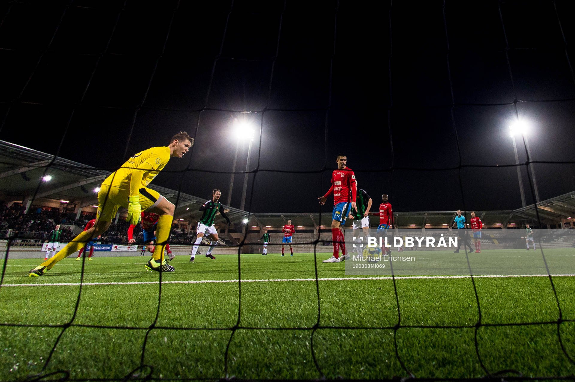 GAIS Edin Hamidovic skjuter 4-3 bakom Nyköpings målvakt