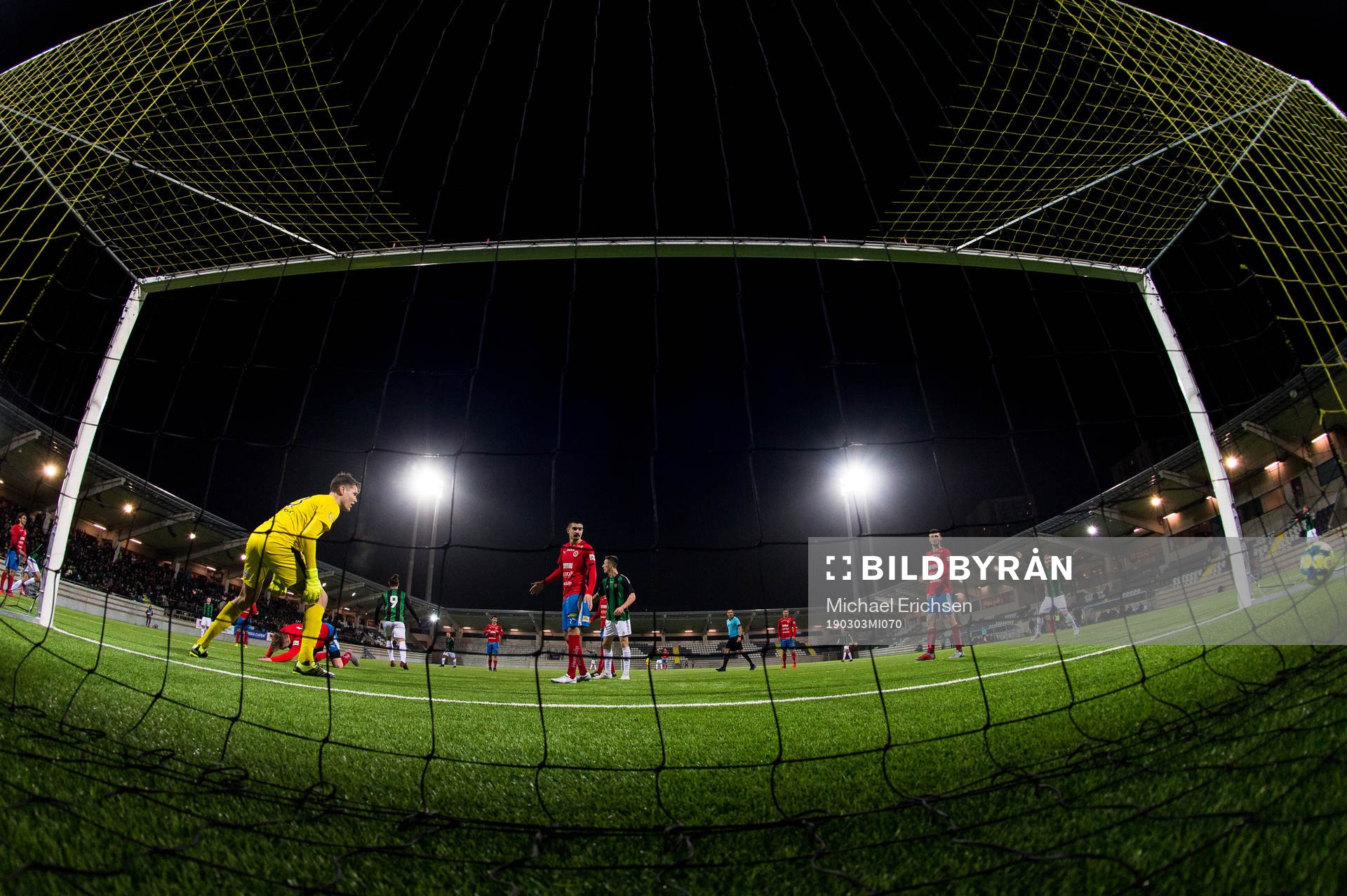 GAIS Edin Hamidovic skjuter 4-3 bakom Nyköpings målvakt