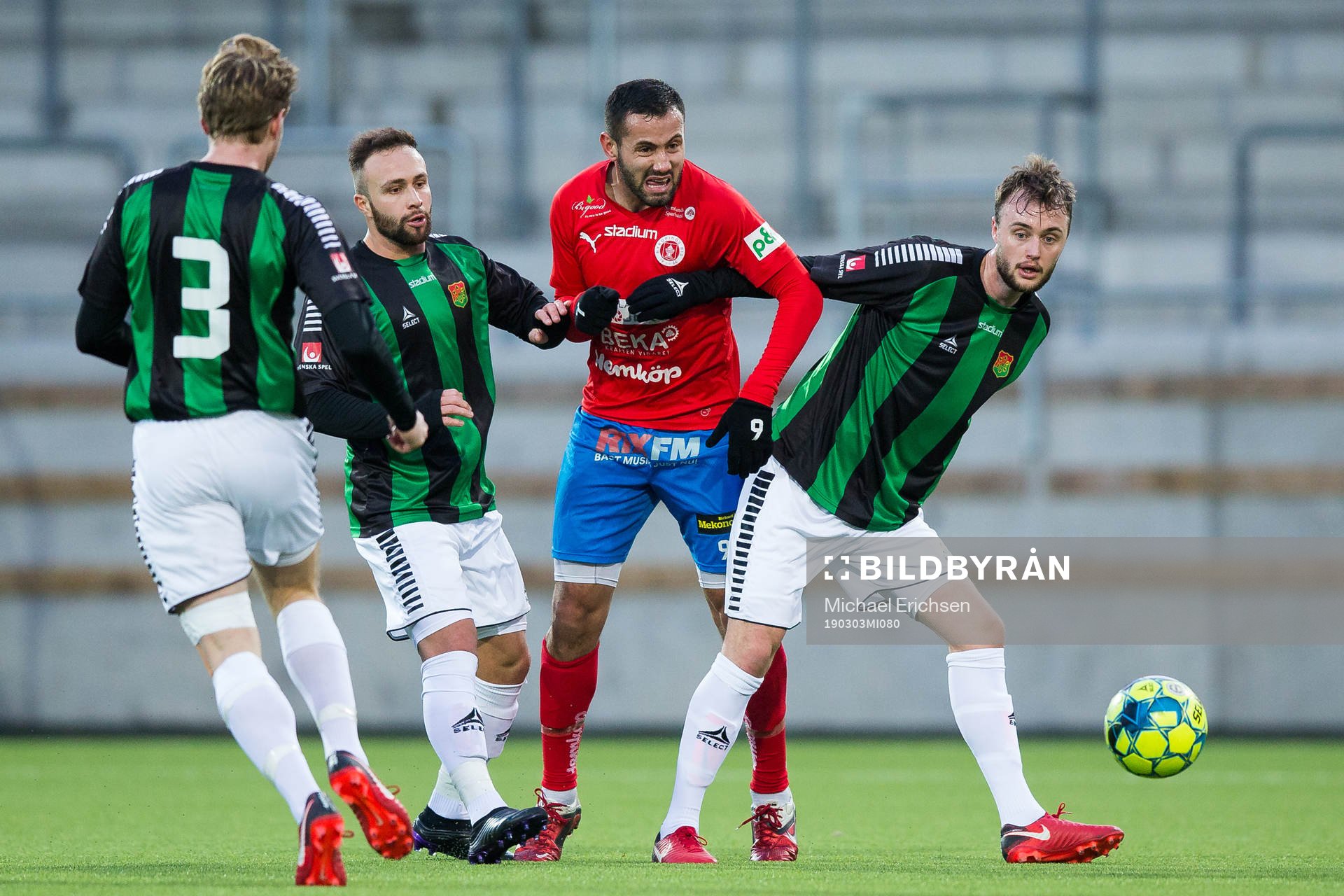 Nyköpings Jason Romero mot GAIS Netinho och Niklas Olsson under fotbollsmatchen i Svenska Cupen mellan GAIS och Nyköping den 3 mars 2019 i Göteborg.