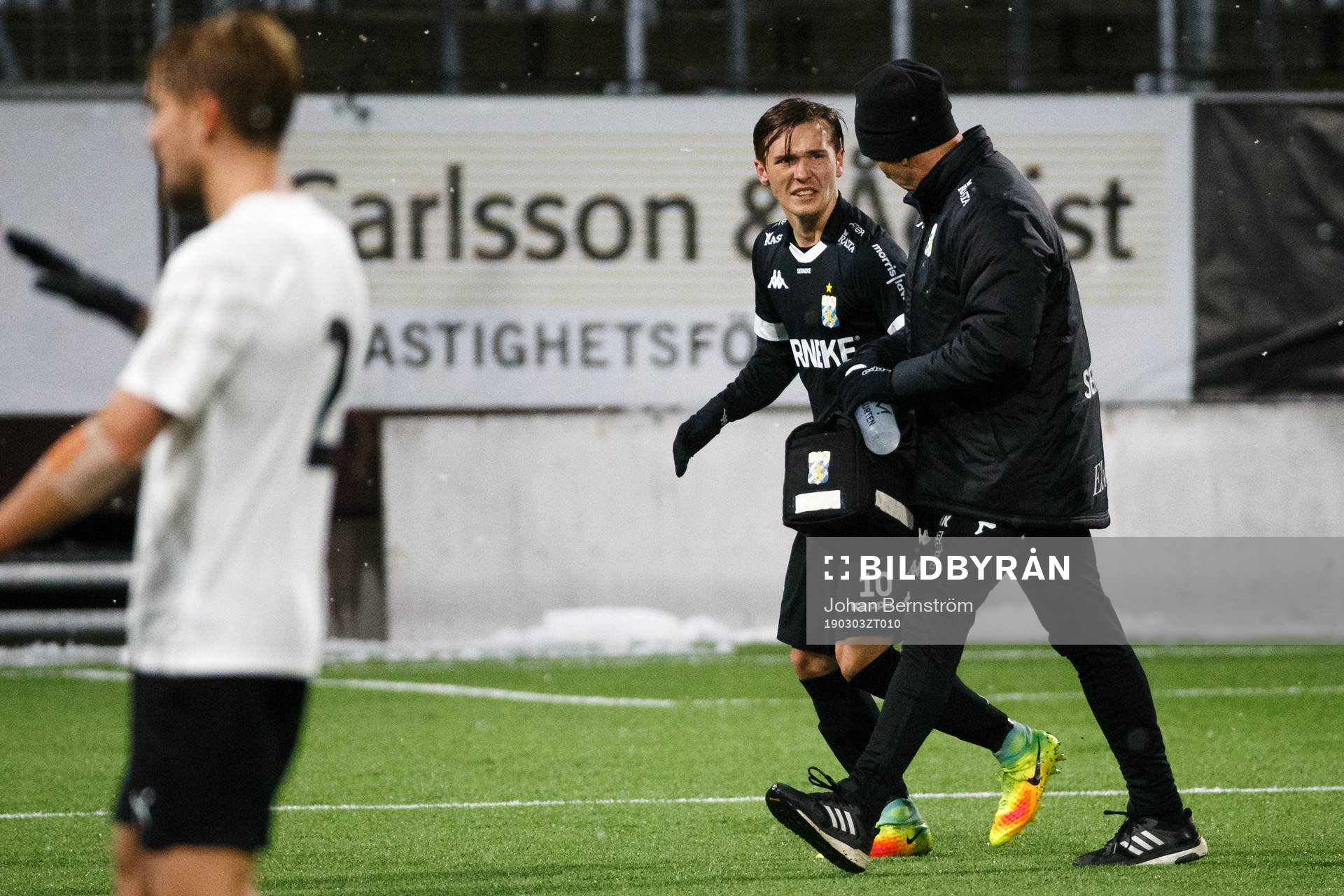 IFK Göteborgs Patrik Karlsson Lagemyr lämnar planen