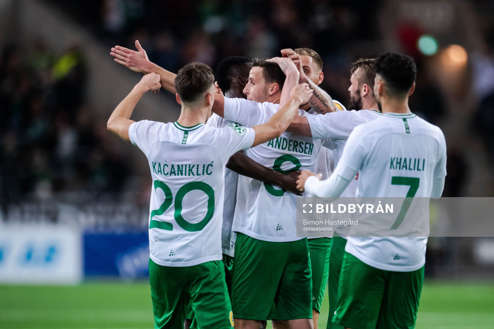 Hammarbys Jeppe Andersen jublar med lagkamrater