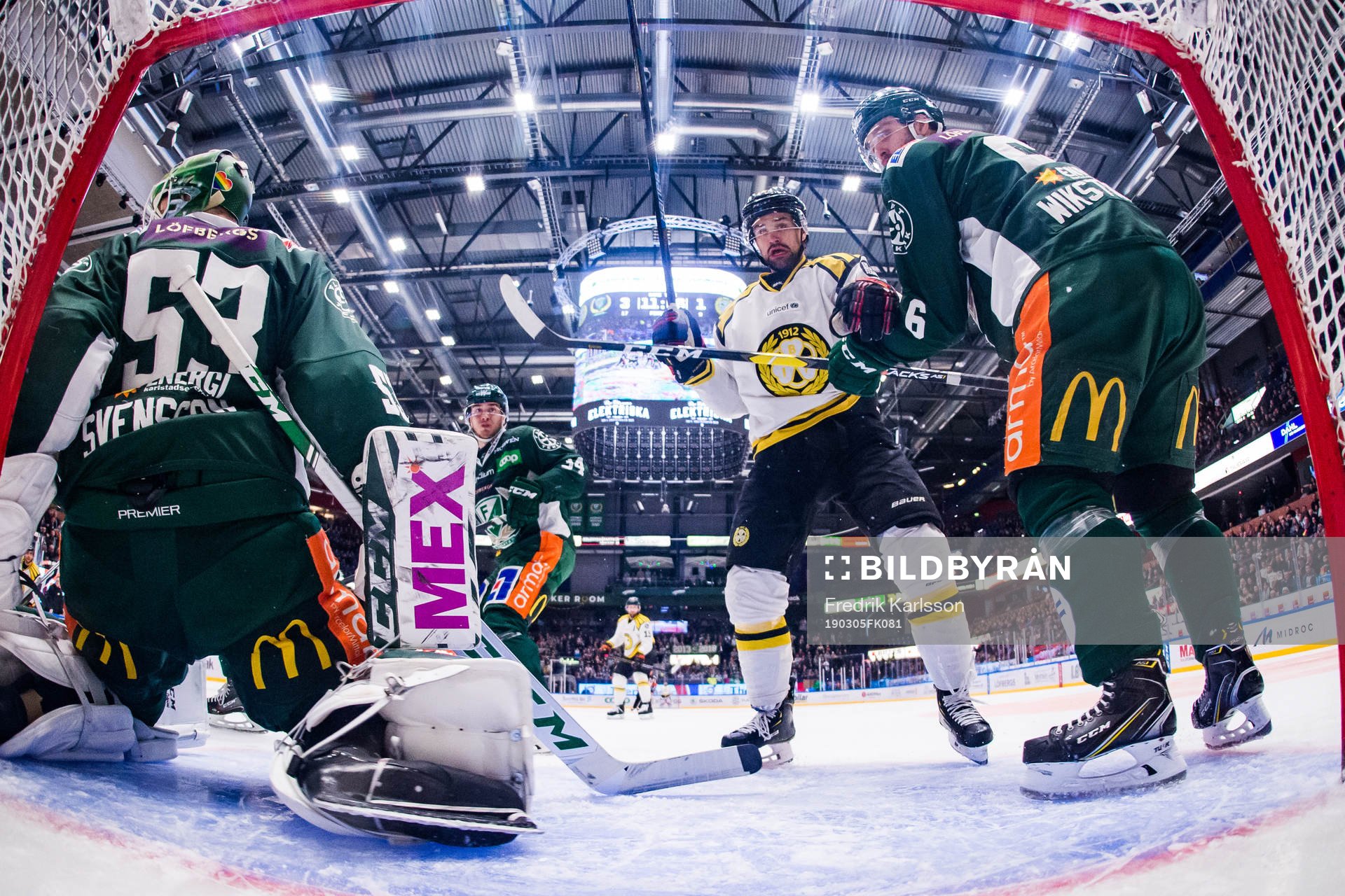 Färjestads målvakt Markus Svensson och Mikael Wikstrand
