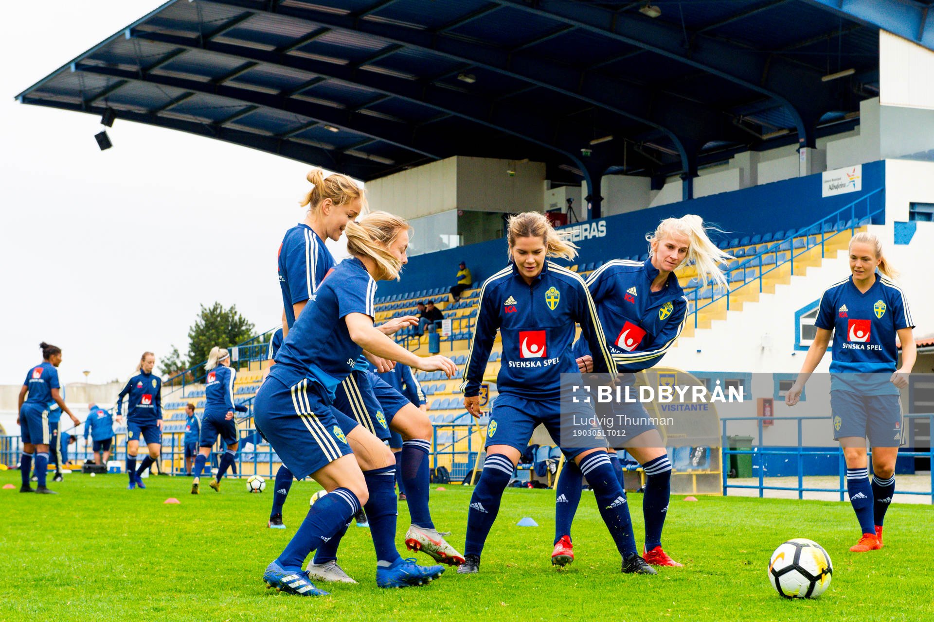Mimmi Larsson, Mia Carlsson, Hanna Folkesson, Sofia Jakobsson och Magdalena Eriksson under en träning med Sveriges damlandslag i fotboll den 5 mars 2019 i Ferreiras.